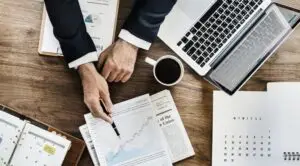 Como vender una empresa con deudas 672x372 1