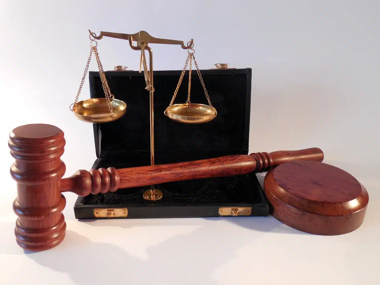 ¿Qué diferencias hay entre antecedentes penales y antecedentes policiales?